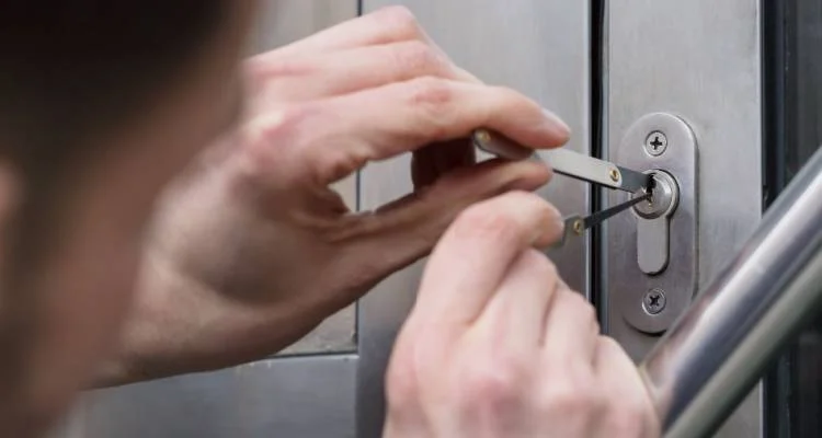 How to Find a Cheap Locksmith Near Me During Emergencies