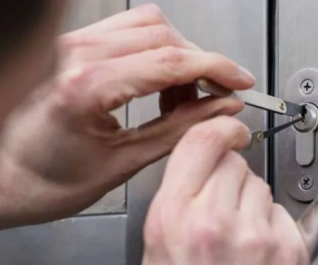 How to Find a Cheap Locksmith Near Me During Emergencies