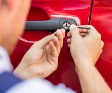 What Is Included in Emergency Locksmith Services for Homes and Cars