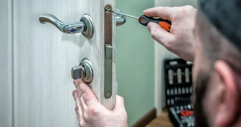 Why Locksmith Near Me Reviews Matter Before Hiring a Professional