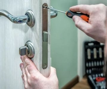 Why Locksmith Near Me Reviews Matter Before Hiring a Professional
