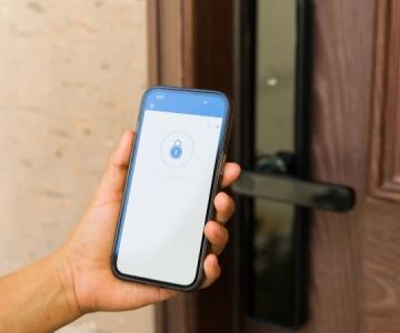 Is It Safe to Install Smart Locks With a Locksmith Near Me: Expert Guide