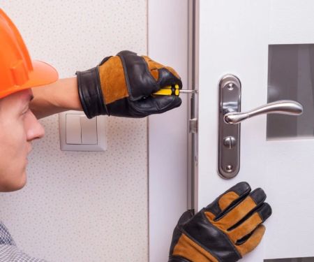 What Is the Difference Between Residential and Commercial Locksmith Near Me