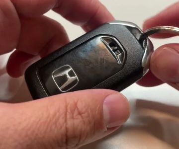 Key Fob Replacement Cost in the US: Comparing Locksmiths and Dealership Prices