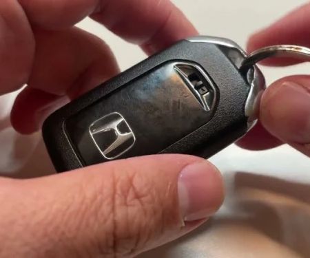 Key Fob Replacement Cost in the US: Comparing Locksmiths and Dealership Prices