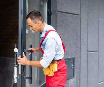 When Businesses Need to Call a Commercial Locksmith Near Me