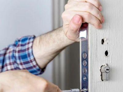 Locksmith Near Me for Safe Unlocking: Costs and Options Explained
