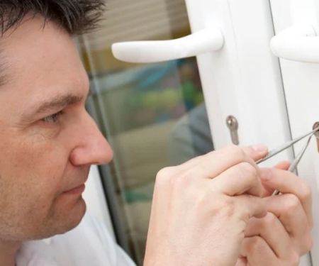 How Do I Contact a 24 Hour Locksmith Near Me Quickly in Emergencies