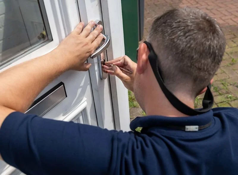 How to Find a Cheap Locksmith Near Me That Is Still Reliable