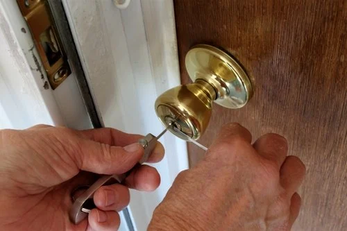 How Much Does It Cost to Unlock a House Door Near Me on Weekends