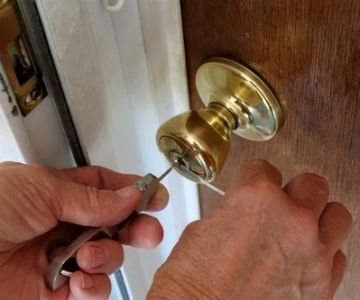 How Much Does It Cost to Unlock a House Door Near Me on Weekends