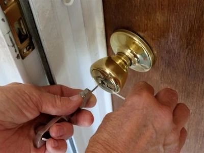How Much Does It Cost to Unlock a House Door Near Me on Weekends