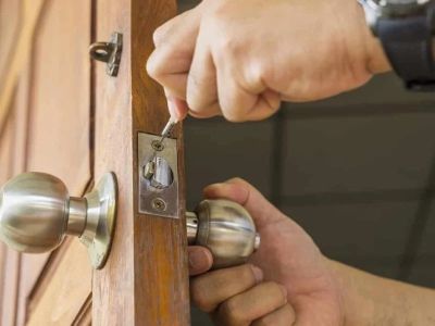 How to Choose a Licensed Locksmith in the US: Complete Beginner’s Guide