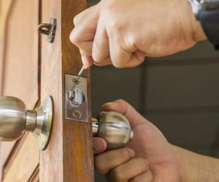 How to Choose a Licensed Locksmith in the US: Complete Beginner’s Guide