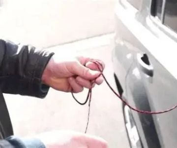 How Locksmiths Unlock Cars Without Keys Using Professional Tools