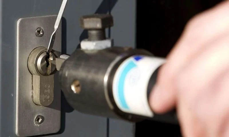 How Locksmiths Can Help With Office Lockouts Quickly and Efficiently