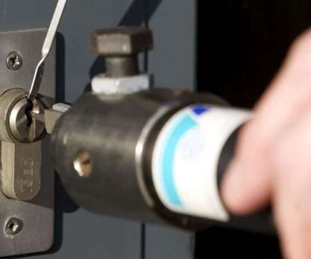 How Locksmiths Can Help With Office Lockouts Quickly and Efficiently
