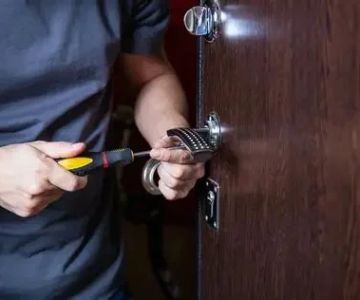 Is It Legal for a Locksmith Near Me to Unlock Any Door?