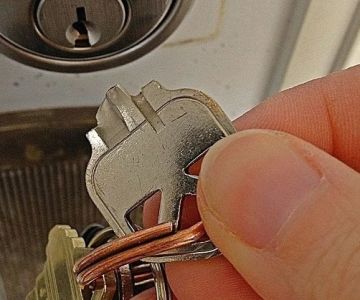 Key Broke in Lock? What to Do Before Calling a Locksmith Practical Guide