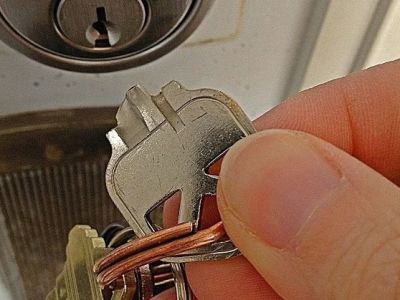 Key Broke in Lock? What to Do Before Calling a Locksmith Practical Guide