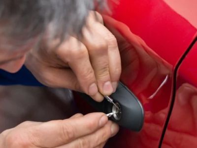 What to Expect from a Car Locksmith in Emergency Situations