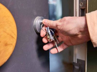 Locked Out of Apartment? Fast Solutions and When to Call a Locksmith