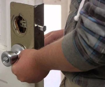 How Much Does It Cost to Replace Door Lock Mechanism Near Me?