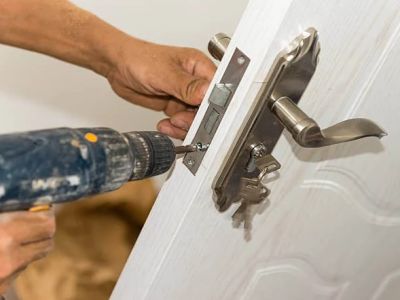 How to Find a Trustworthy Locksmith Near Me During Emergencies – Safe Hiring Guide